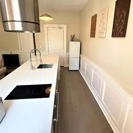 アパート Elegant Georgian Near Clifton Village ブリストル