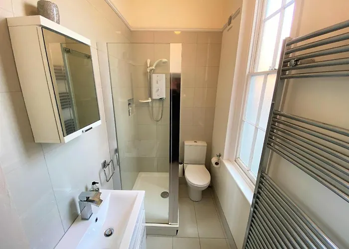 Elegant Georgian Near Clifton Village