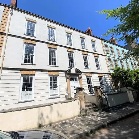 Elegant Georgian Near Clifton Village Апартаменти